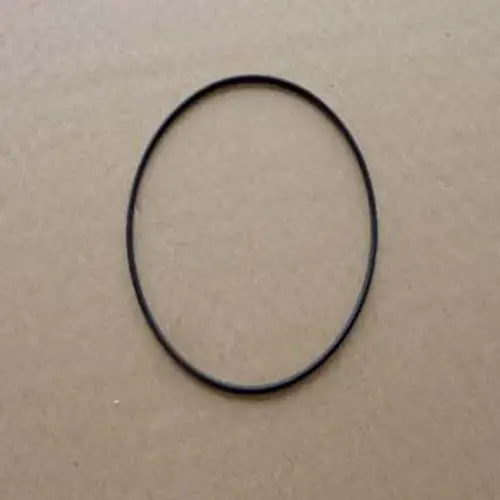 Schwarze Dichtung in ovaler Form, möglicherweise für ein Gebläse, auf braunem Hintergrund. Produkt von Remeha, geeignet für Heizsysteme.